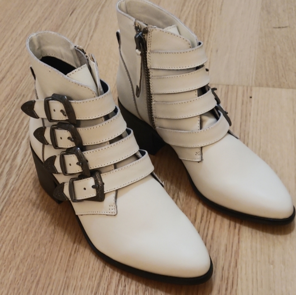 Steve Madden Billey Booties size 7.5 for women - Picture 4 of 10